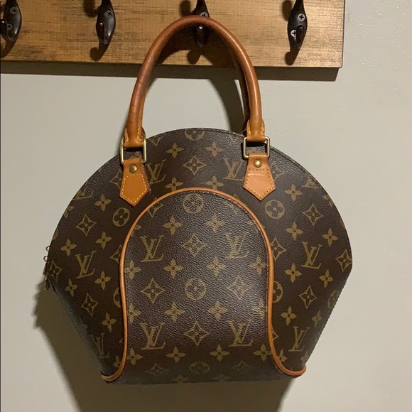 Louis Vuitton Handbags - AUTHENTIC LOUIS VUITTON ELLISPE